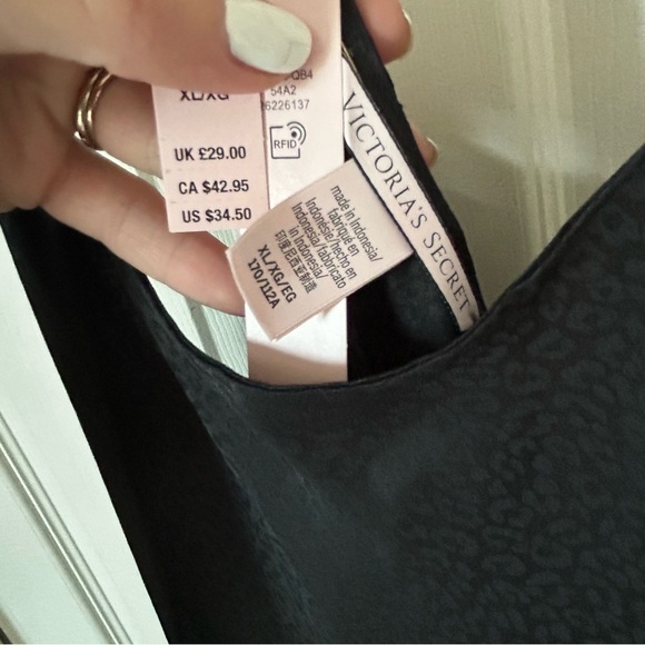 Victoria's Secret Black Backless Layering Camisole Top With Leopard Print - Picture 2 of 4